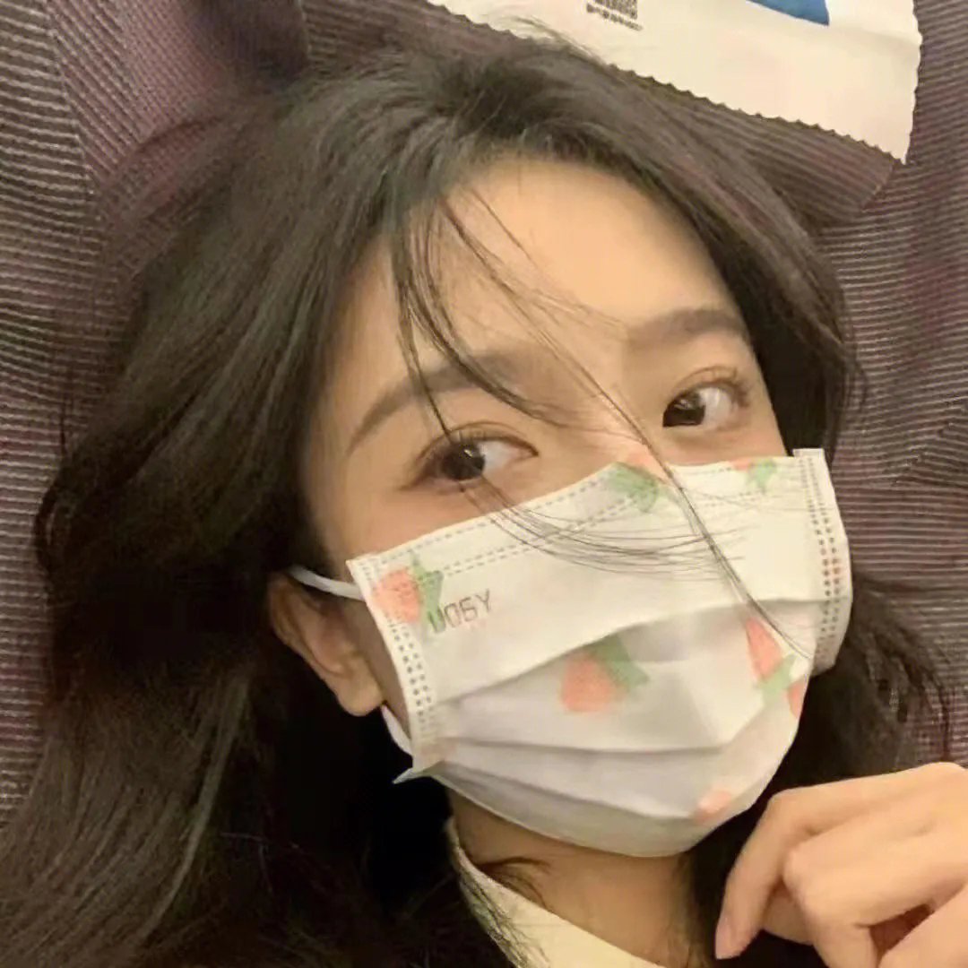 愤怒的黑人女孩与她的怪物